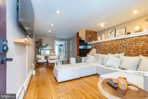 142 Watkins St, Philadelphia, PA 19148