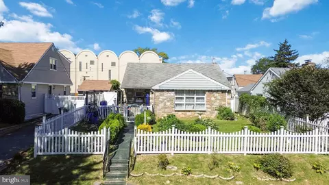 8035 Gilbert St, Philadelphia, PA 19150