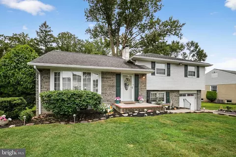 1009 Twist Rd, Philadelphia, PA 19115
