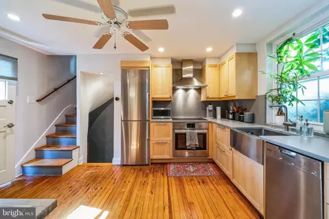 1134 R Waverly St #3, Philadelphia, PA 19147