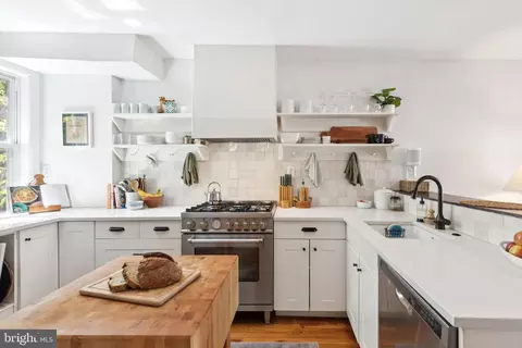 2215 Coral St, Philadelphia, PA 19125