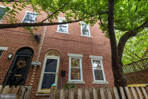 1811 Fitzwater St #E, Philadelphia, PA 19146