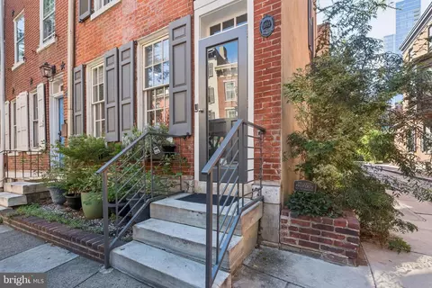 338 S 12th St, Philadelphia, PA 19107