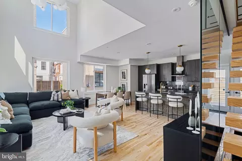 2721 W Flora St, Philadelphia, PA 19121