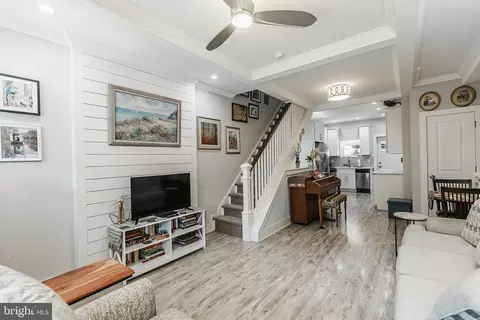 2504 S American St, Philadelphia, PA 19148