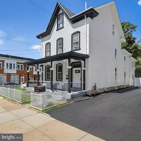 452 Green Ln, Philadelphia, PA 19128