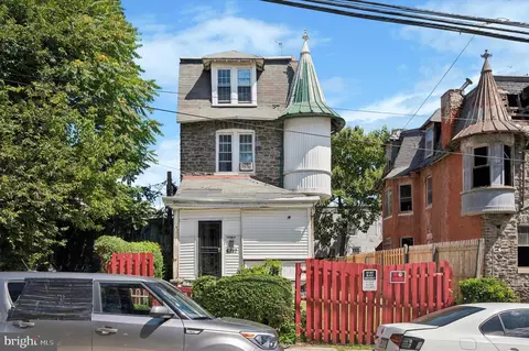 6227 Baynton St, Philadelphia, PA 19144