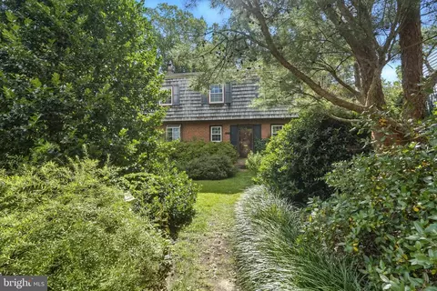 8420 Chippewa Rd, Philadelphia, PA 19128