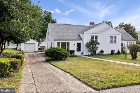 8613 Sagamore Rd, Philadelphia, PA 19128