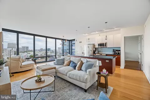 2101 Market St #1401, Philadelphia, PA 19103