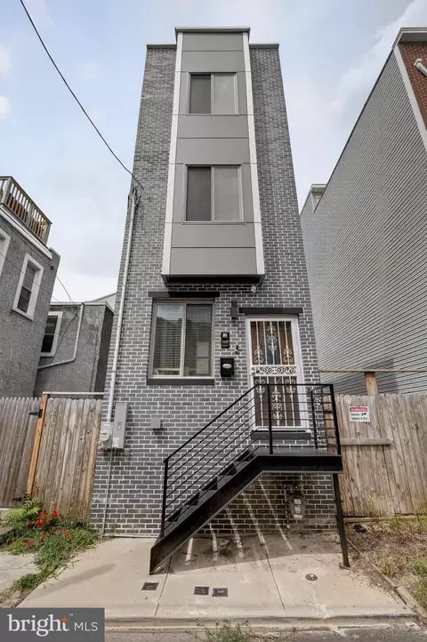 2542 Arcadia St, Philadelphia, PA 19125
