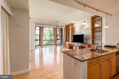 317 319 00 Vine St #308, Philadelphia, PA 19106