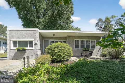 8005 Lare St, Philadelphia, PA 19128