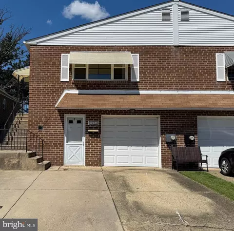 7914 Farnsworth St, Philadelphia, PA 19152