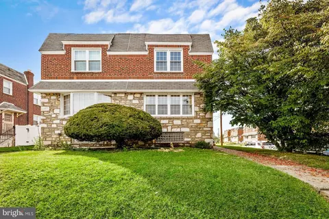 8142 Farnsworth St, Philadelphia, PA 19152