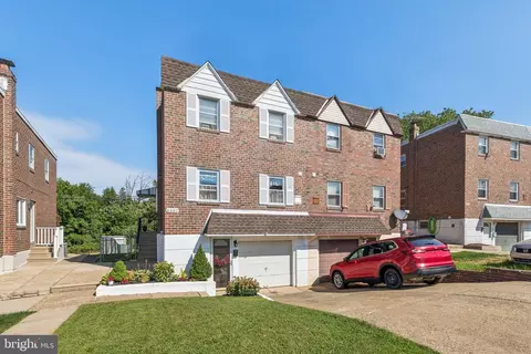 8860 Manchester St, Philadelphia, PA 19152