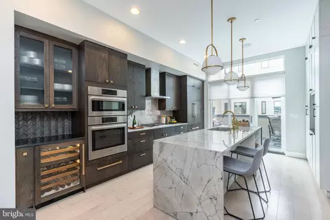 422 Fairmount Ave, Philadelphia, PA 19123