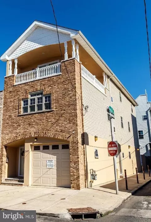 207 Moore St, Philadelphia, PA 19148