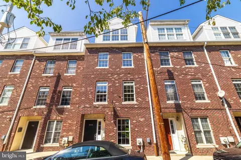 444 Dupont St, Philadelphia, PA 19128
