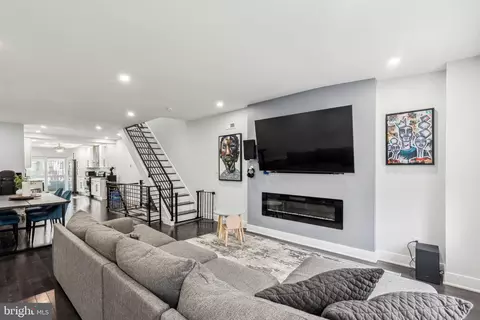 520 E Tulpehocken St, Philadelphia, PA 19144