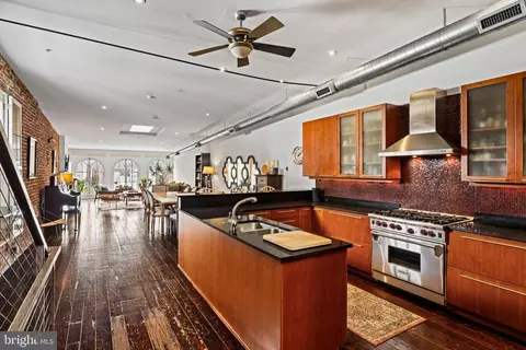 225 Race St #400, Philadelphia, PA 19106