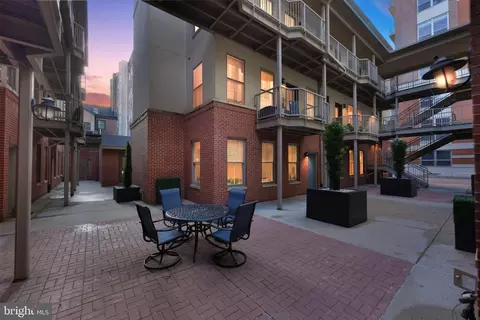 131 N Bread St #C1, Philadelphia, PA 19106