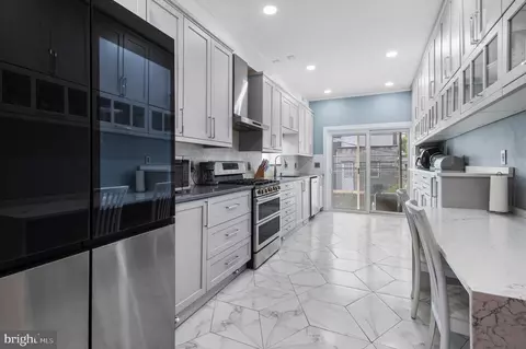 3046 Almond St, Philadelphia, PA 19134