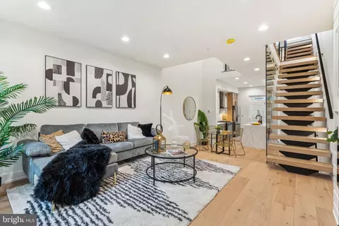 1102 N Bodine St, Philadelphia, PA 19123