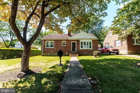4512 Convent Ln, Philadelphia, PA 19114
