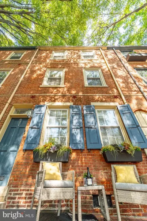 621 Lombard St, Philadelphia, PA 19147