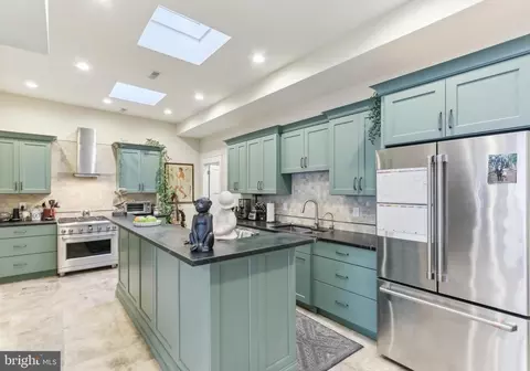 135 E Allen St, Philadelphia, PA 19125