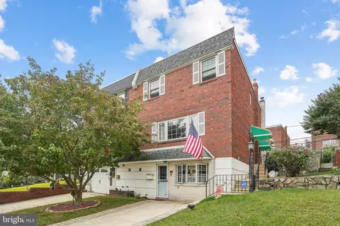 853 Ronnie Ln, Philadelphia, PA 19128