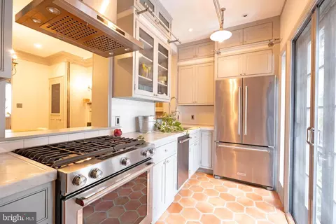 324 S Camac St, Philadelphia, PA 19107