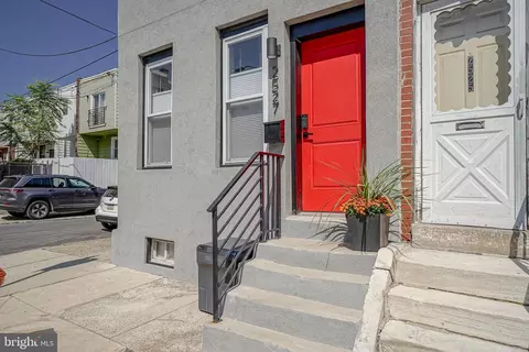 2527 W Seybert St, Philadelphia, PA 19121