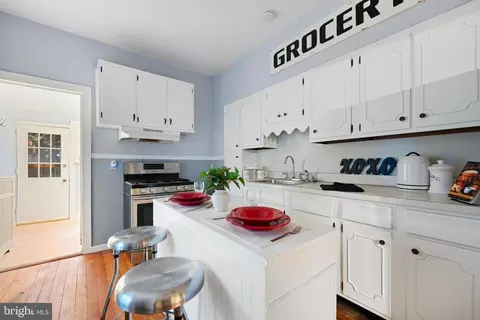3542 New Queen St, Philadelphia, PA 19129