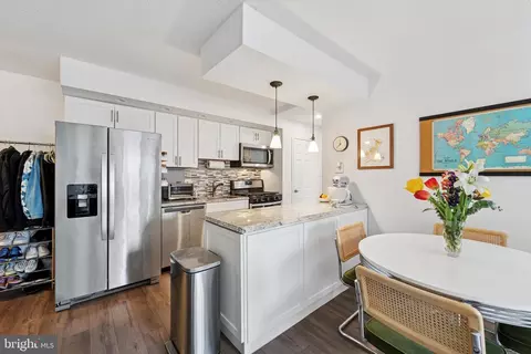 2101 17 Chestnut St #819, Philadelphia, PA 19103
