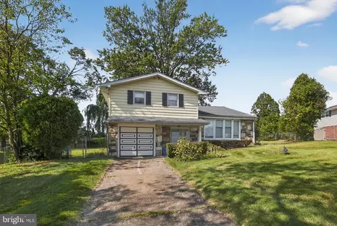 116 Delia Ln, Philadelphia, PA 19115