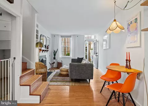 37 Queens Ave, Philadelphia, PA 19147