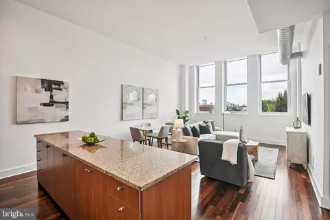 1101 Locust St #4E, Philadelphia, PA 19107