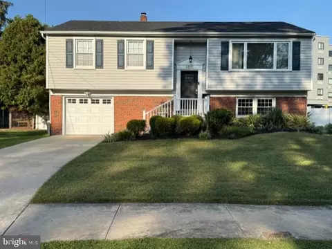 6805 Mitchell St, Philadelphia, PA 19128