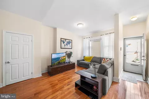 530 Turner St, Philadelphia, PA 19122