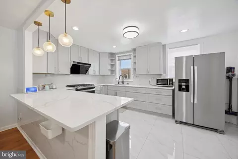 915 Brighton St, Philadelphia, PA 19111