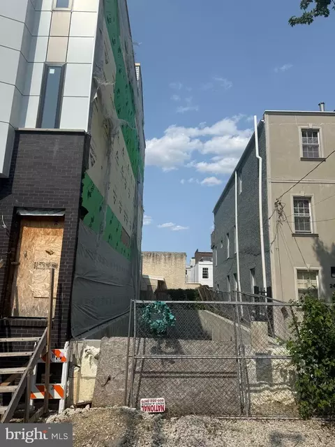 2407 E Dauphin St, Philadelphia, PA 19125
