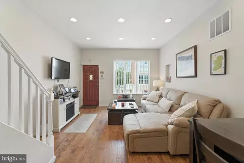 314 Gladstone St, Philadelphia, PA 19148