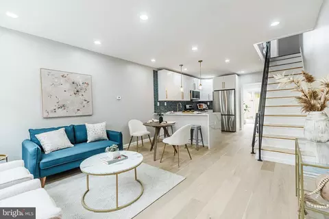 112 Hoffman St, Philadelphia, PA 19148
