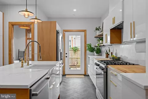 841 Almond St, Philadelphia, PA 19125