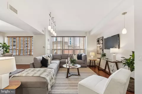 1425 Locust St #11E, Philadelphia, PA 19102