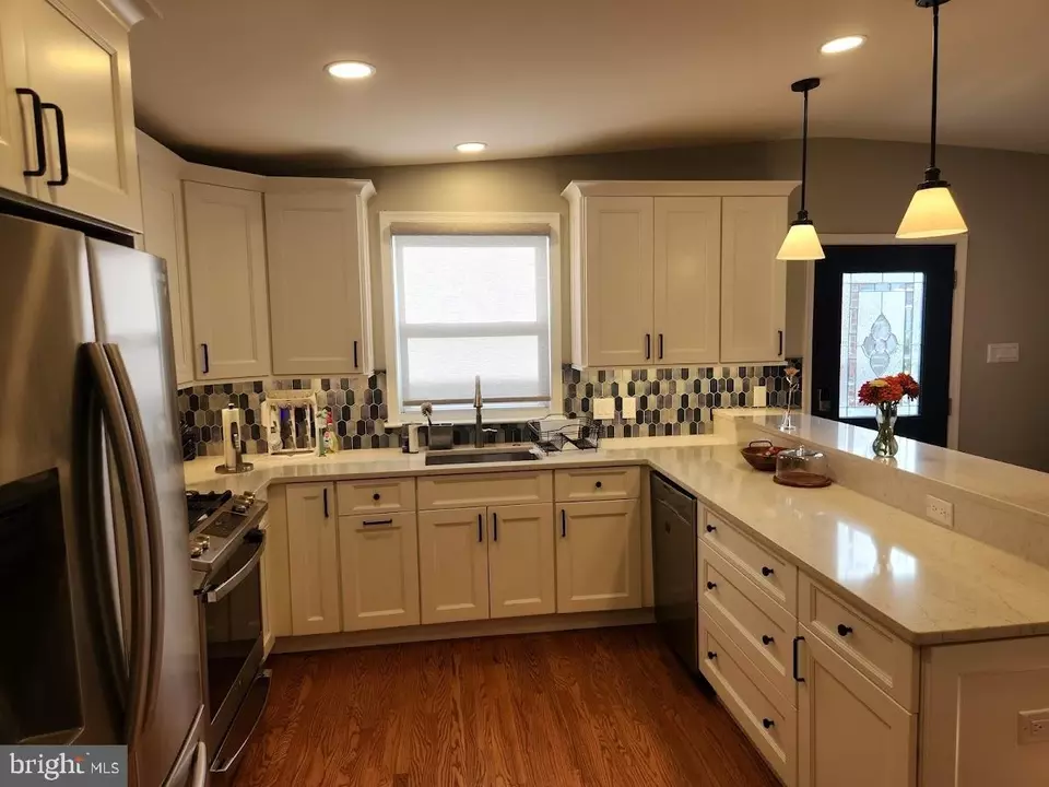  536 Wartman St, Philadelphia, PA 19128 photo 4