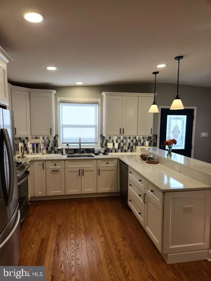  536 Wartman St, Philadelphia, PA 19128 photo 3