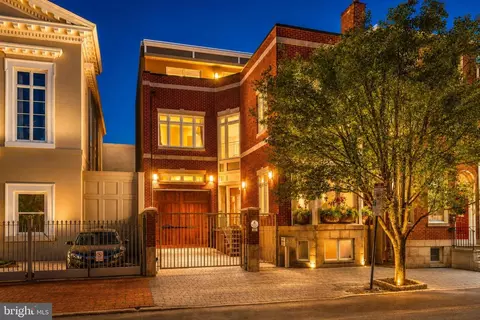 838 Lombard St, Philadelphia, PA 19147